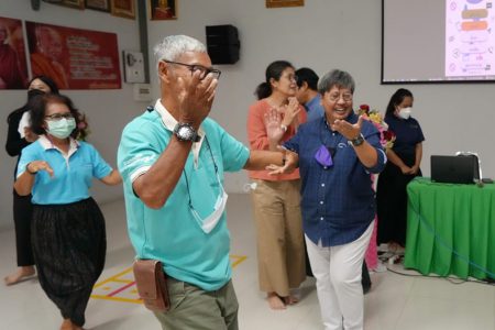 อบรมนักสื่อสารสุขภาวะวัยเพชร ครู ก จังหวัดสุพรรณบุรี